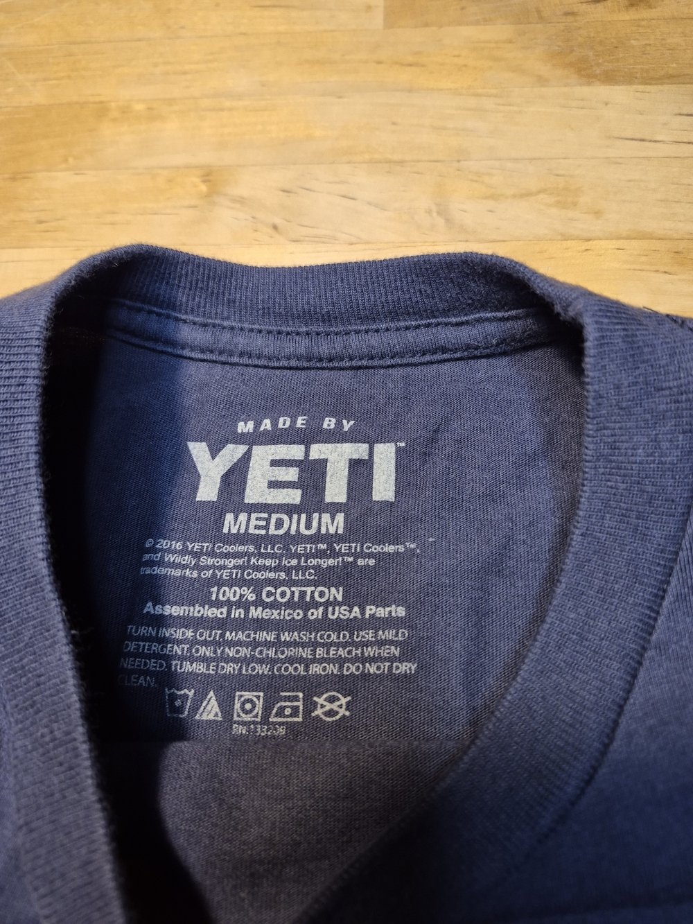 YETI Men's Navy Logo Graphic T-Shirt 3608 - Picture 5 of 5